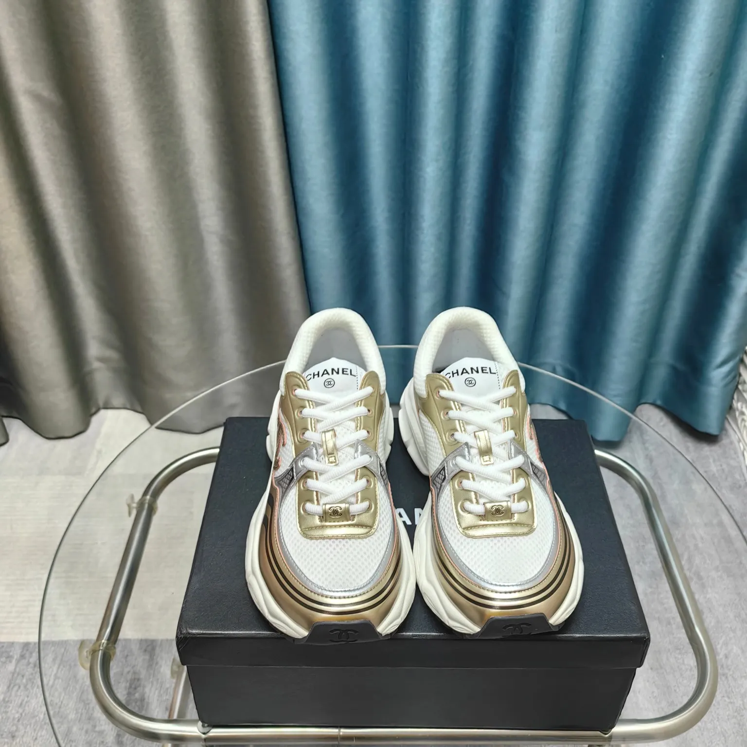 p680🐮🐮Chanel Chanel dad shoes, men and women couples - 2025 counter top casual sports shoes This classic design; the upper is electro-embroidered with a variety of techniques; the outsole is fashionable and sporty; it is unusual to incorporate a variety of color matching elements... The diversified mix and match is very beautiful and versatile, casual, fashionable, sports and outdoor can be taken into account... ꫛꫀꪝ Go➫ Material: ❶Upper is made of: Original imported first-layer silk cowhide + original waterproof cloth + original first-layer cowhide ❷Inner lining: original sheep lining + mesh ❸Outsole based on: original TPU combination outsole Special counter boutique packaging complete set for women 35–41